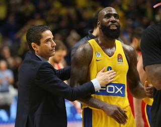 ספרופולוס מחמיא לאייסי