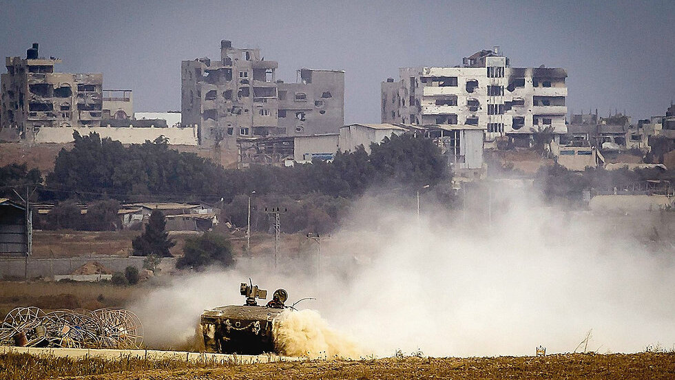 IDF tanks in Gaza during the 2014 war with Hamas (Photo: Gil Nehushtan) כוח צה"ל בזמן לחימה
