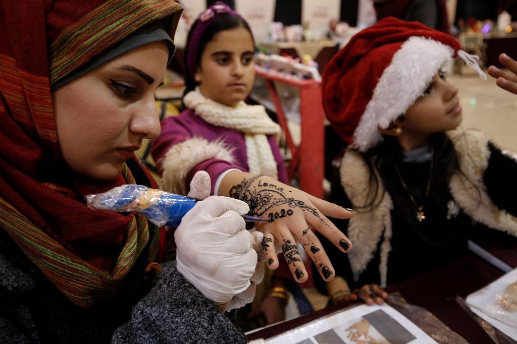 2020 Henneh tattoo at Gaza traditional crafts exhibit