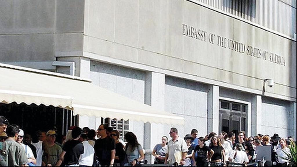 Israelis line up for visas to the United States 