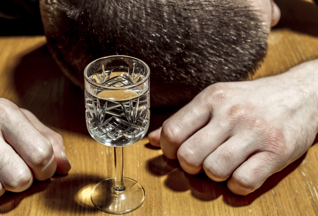 Алкоголь не согревает (Фото: shutterstock) נובי גוד - אלכוהול