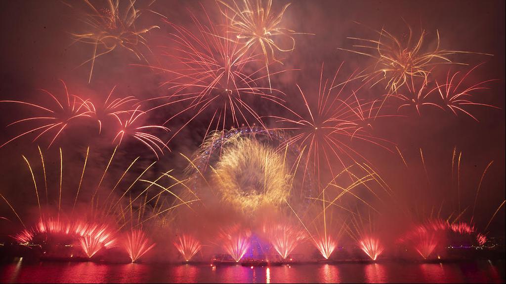 חגיגות השנה החדשה שנה אזרחית חדשה 2020 לונדון  זיקוקים