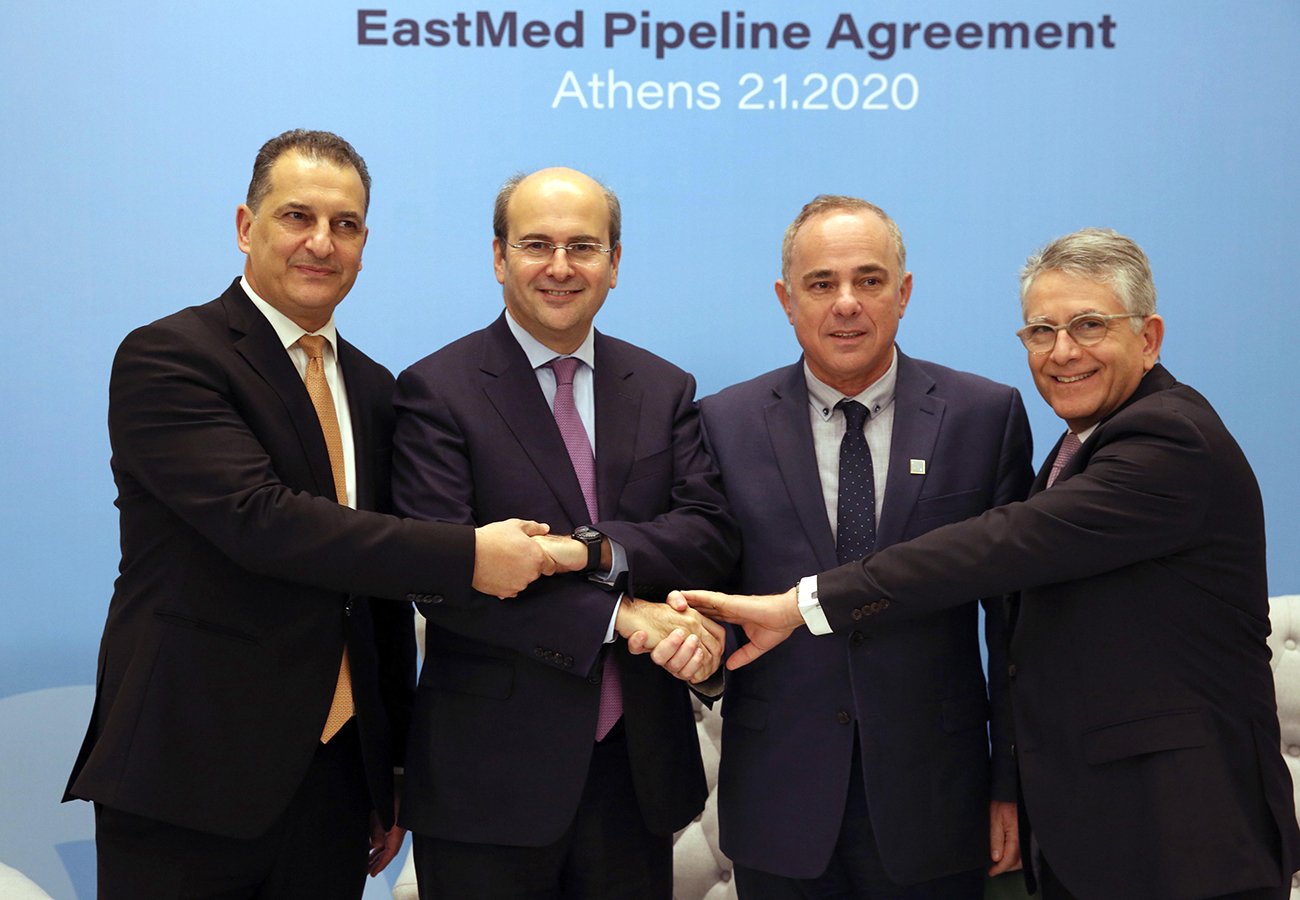 יובל שטייניץ עם שרי אנרגיה מ יוון ו קפריסין חתימה הסכם צינור גז ב אתונה