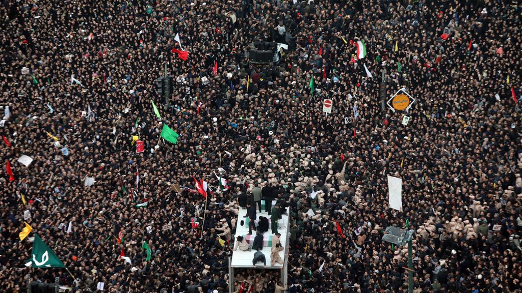 מסע לוויה קאסם סולימאני בעיר משהד איראן