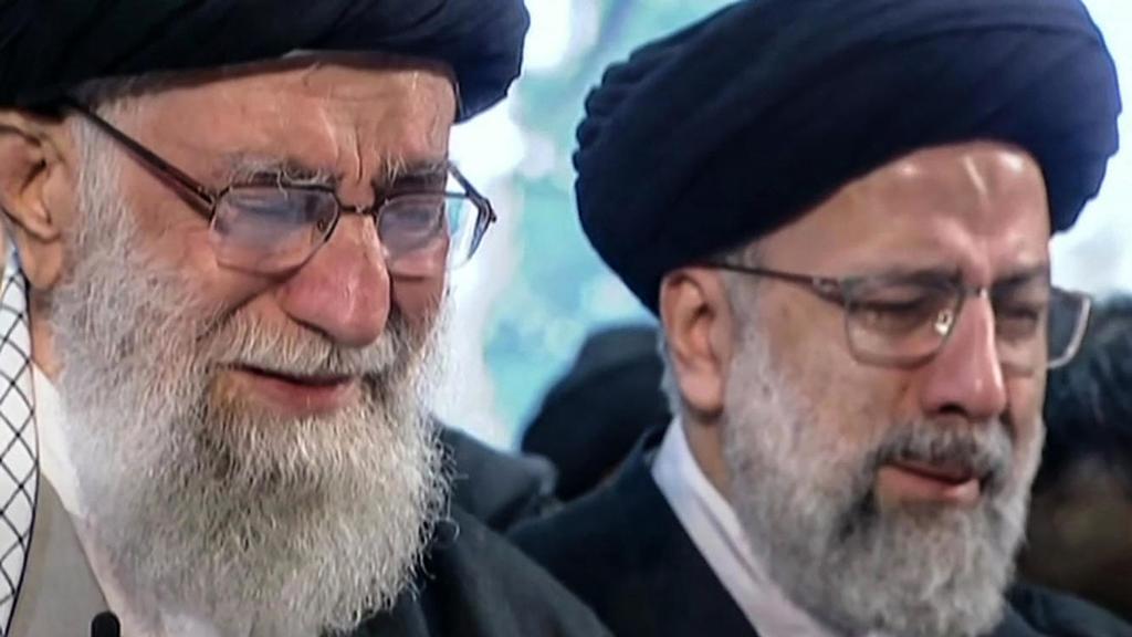 עלי חמינאי טקס הלויה ל סולימאני ב טהרן איראן בוכה