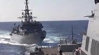 ספינה רוסית מתקרבת לספינה אמריקאית בים הערבי