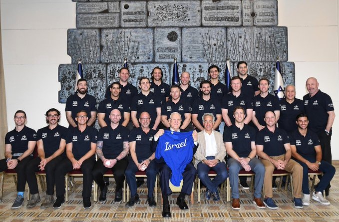 נבחרת ישראל בבייסבול יחד עם נשיא המדינה ראובן ריבלין
