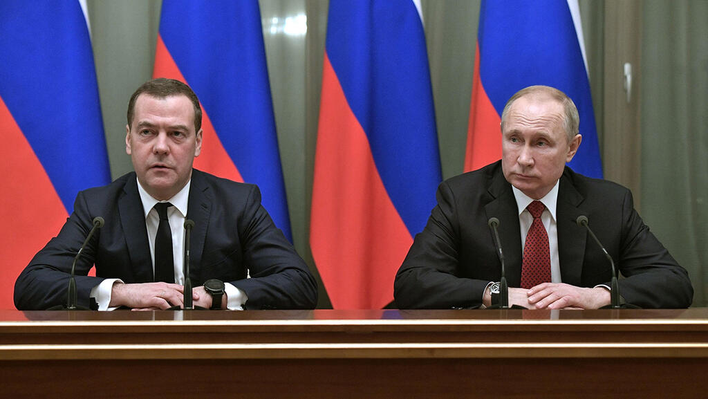 נשיא רוסיה ולדימיר פוטין עם ראש הממשלה דמיטרי מדבדב ב מוסקבה