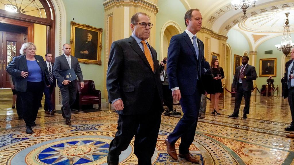 Democratic Congressmen Jerry Nadler and Adam Schiff arrive for the procedural start of the Senate impeachment trial of U.S. President Donald Trump at the Capitol in Washington, Jan. 16, 2020  