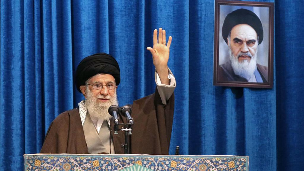 המנהיג העליון של איראן עלי חמינאי ב דרשת יום שישי ב טהרן