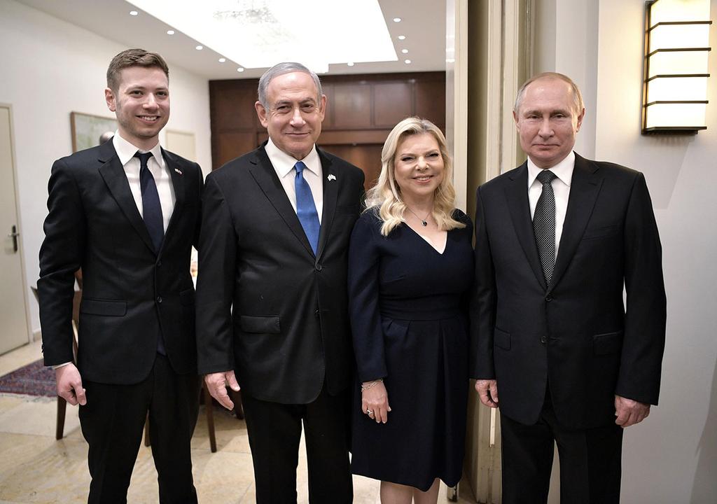 ראש הממשלה בנימין נתניהו ורעייתו שרה עם נשיא רוסיה ולדימיר פוטין 