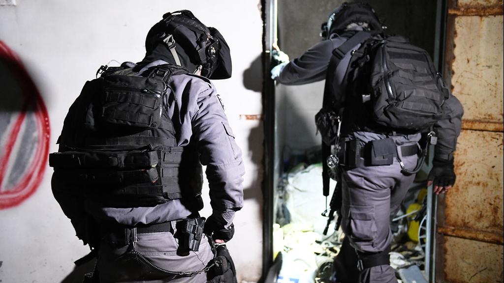נחשפה רשת הבחרות אמל"ח משטחי יו"ש- עשרות עצורים בהם 6 חיילים ששרתו במחסומים