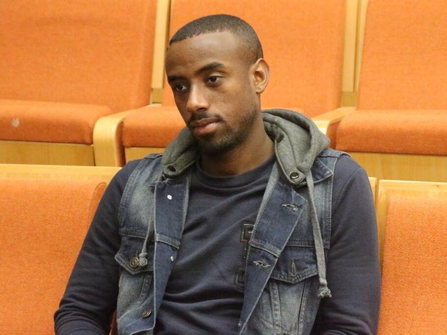 Ицхак Асефа в суде (Фото: Моти Кимхи) מחוזי ת"א: גזר דין ליצחק אספה שחקן הכדורגל החשוד בתאונת פגע וברח בה נהרג ארי נשר