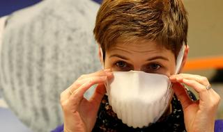 וירוס נגיף ה קורונה סין מפעל לייצור מסכות איסטנבול טורקיה