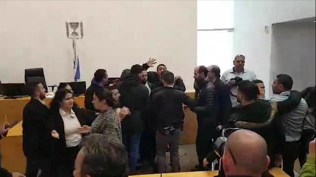 דחיפות בכניסה לבית המשפט בחיפה