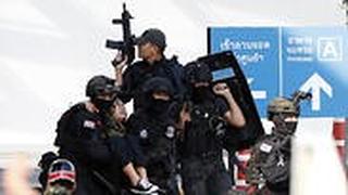 חייל חמוש רצח לפחות 21 בני אדם בתאילנד