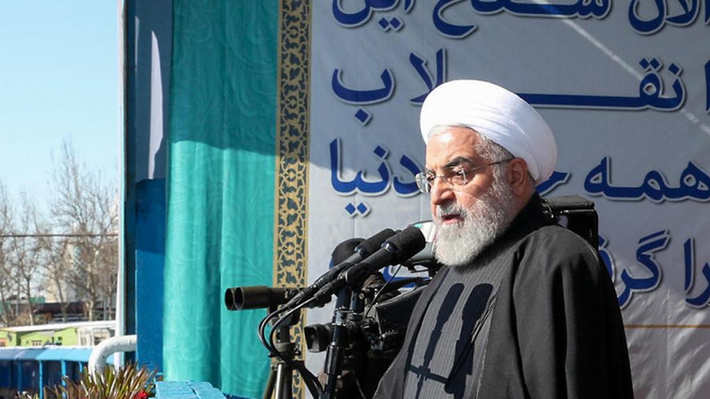 חסן רוחאני טהרן איראן יום השנה למהפכה האיסלאמית