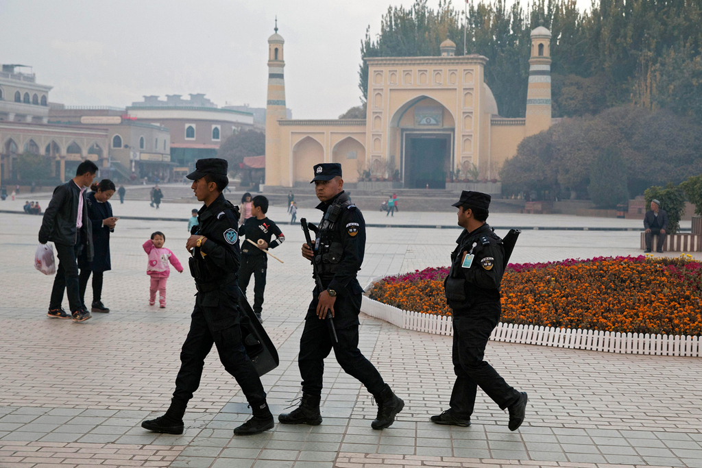 סין מעקב ו מעצר של מוסלמים בחבל שינג'יאנג