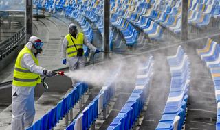 בנאפולי ניקו את האצטדיון כדי למנוע הידבקות