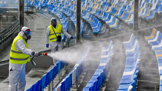 בנאפולי ניקו את האצטדיון כדי למנוע הידבקות