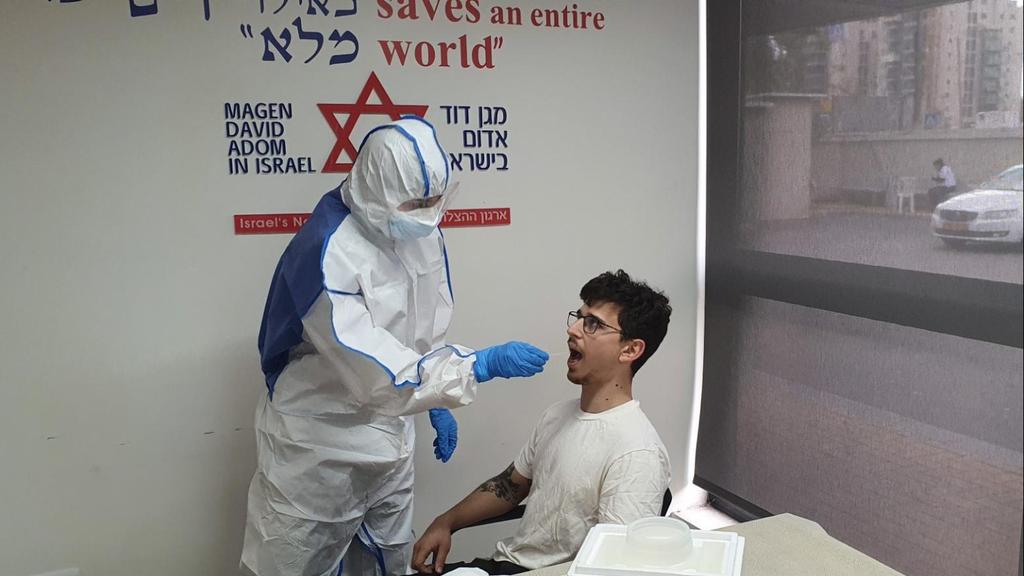 Israeli emergency teams test Israelis suspected of having coronavirus 