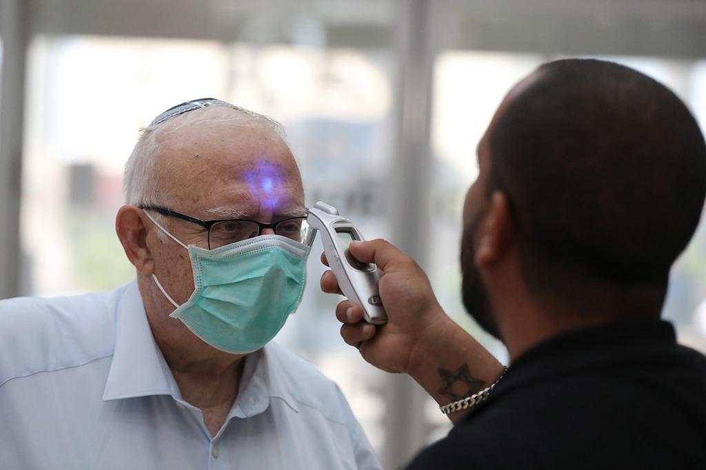 בדיקת חום בכניסה ל בית חולים הדסה עין כרם ירושלים 