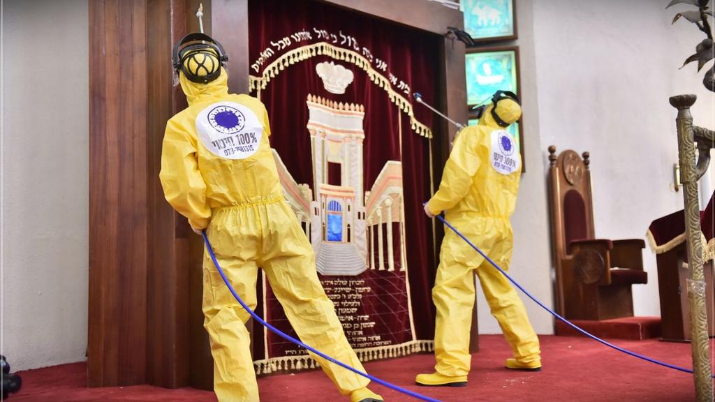  Tel Aviv's Great Synagogue is disinfected 