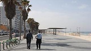 חוף תל אביב ריק מאדם 