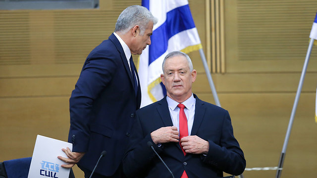 Opposition leader Yair Lapid and Defense Minister Benny Gantz (Photo: Alex Kolomoisky) בני גנץ יאיר לפיד