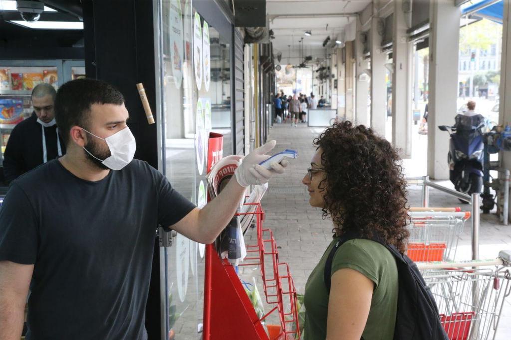 שמירה על הנחיות משרד הבריאות בסופר בתל אביב