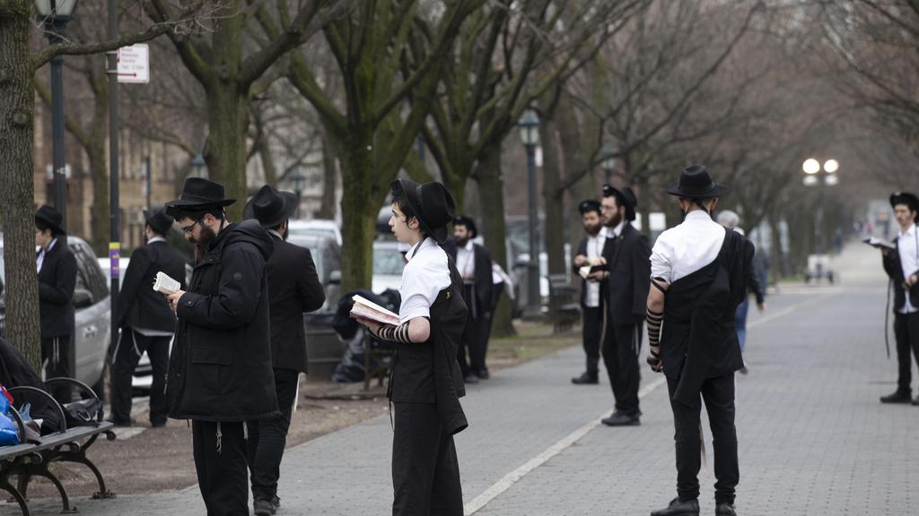 Orthodox Jews maintain social distancing in Brooklyn, NY
