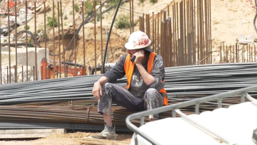 Construction workers In Tel Aviv during the coronavirus epidemic (Photo: Nadav Abas ) Construction workers In Tel Aviv during the coronavirus epidemic