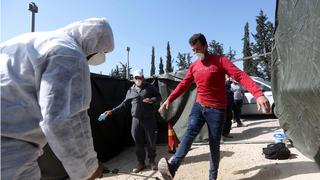 חיטוי של עובד שעבר במעבר תרקומיא