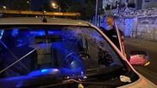 מאה שערים | רכב של עיריית ירושלים עם דגימות קורונה הותקף באבנים