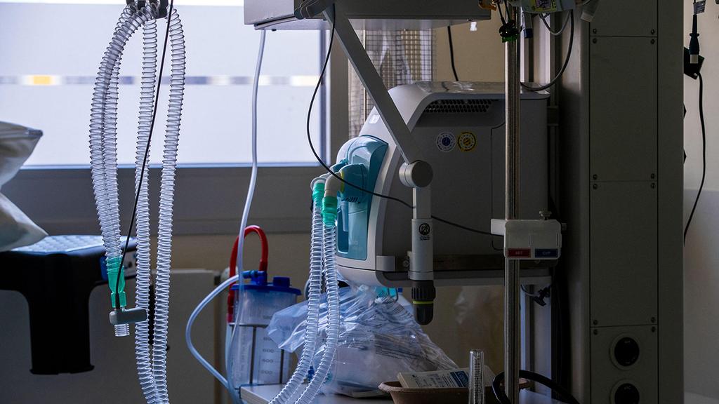 מכונת הנשמה בית חולים ב שוורן ב גרמניה נגיף קורונה