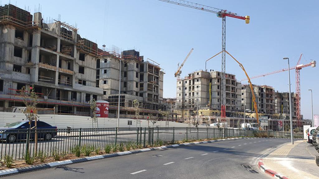 Construction sites during the coronavirus epidemic (Photo: David Cohen) אתר בנייה. צילום: דוד הכהן