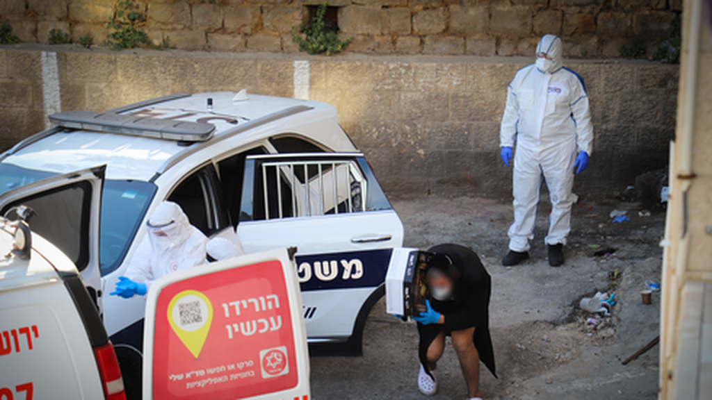 Задержание больного коронавирусом в районе Меа-Шеарим в Иерусалиме. Фото: Рои Альман