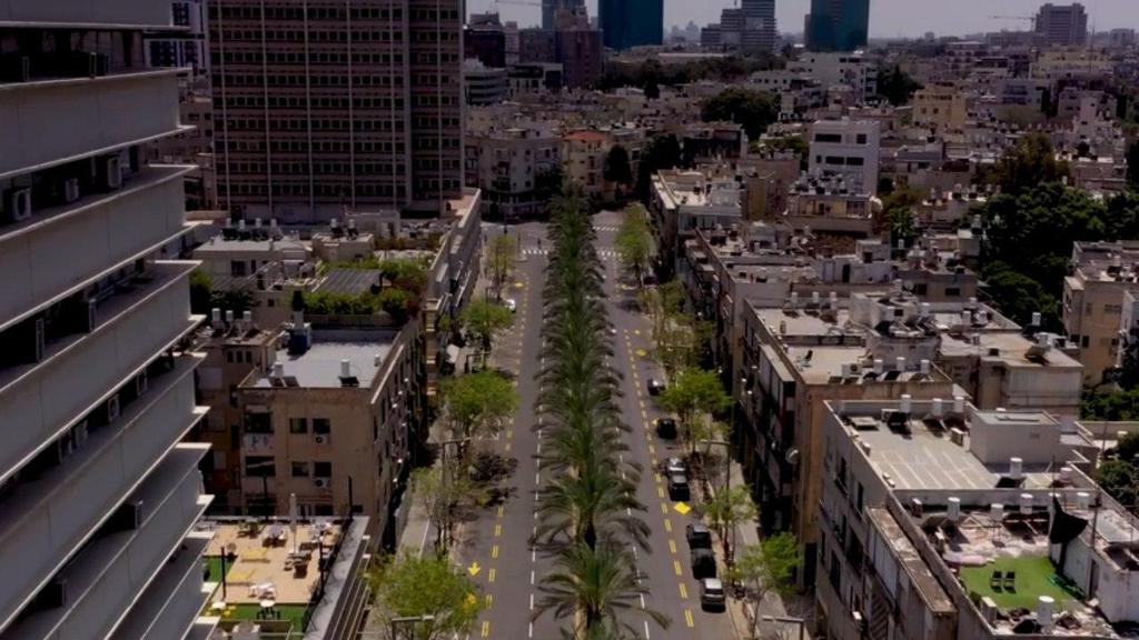 ממבט הרחפן: רחובות תל אביב ריקים בזמן חג הפסח בעקבות הסגר בצל נגיף הקורונה