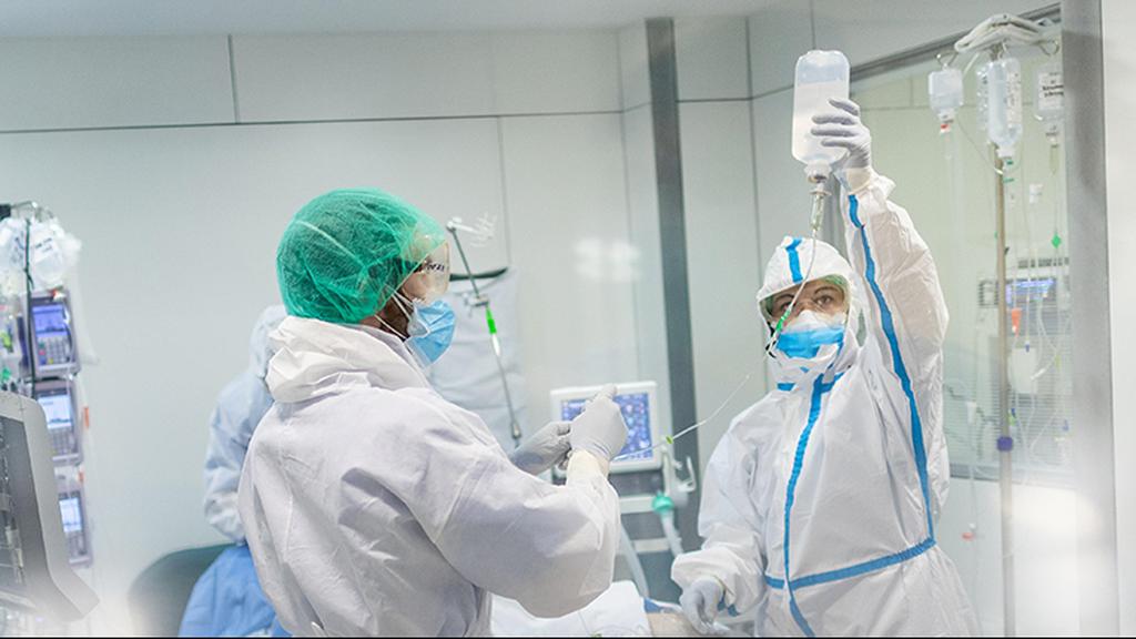 A medical team in a Spanish hospital (Photo: Gettyimages) רופאים צוות רפואי בית חולים ליד ברצלונה ספרד קורונה