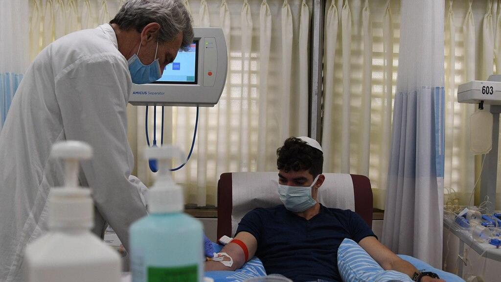 Volunteers donating blood to aid coronavirus patients (Photo: Nadav Abas) עלייה של עשרות אחוזים במספר המתנדבים לתרומות מרכיבי דם
