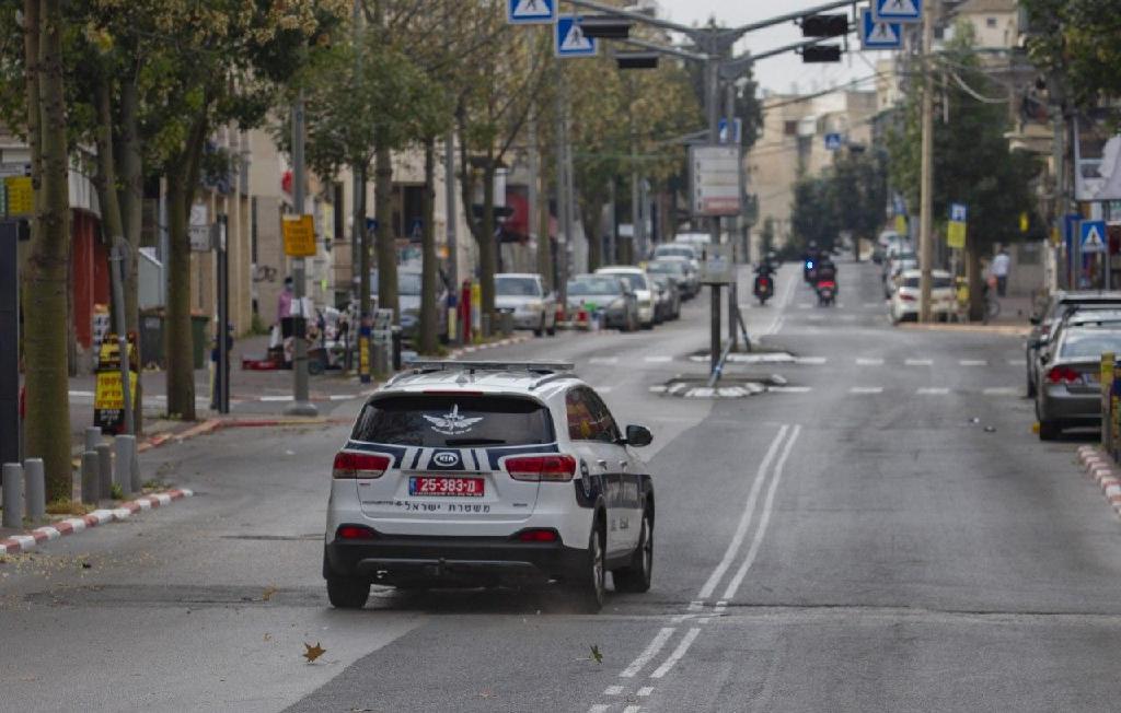 ערב חג שני של פסח בבני ברק בצל הקורונה