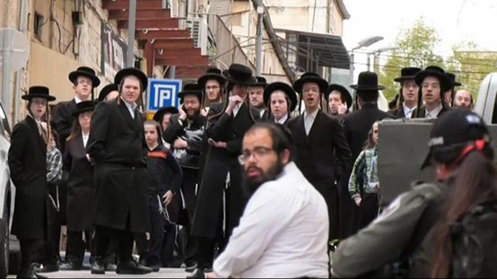 מהומות בבית כנסת בירושלים שם התקהלו מתפללים
