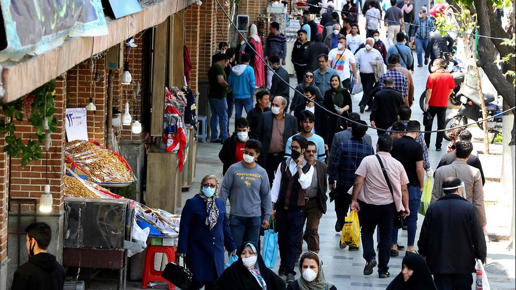 Crowded streets in Tehran after government allows reopening of shops 