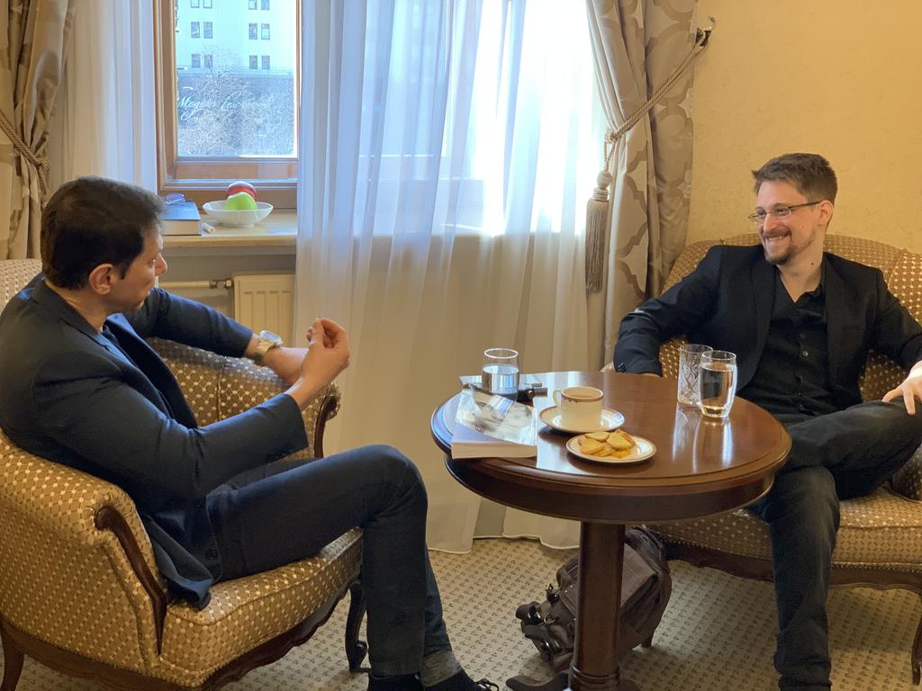 Ronen Bergman with Edward Snowden in Moscow 