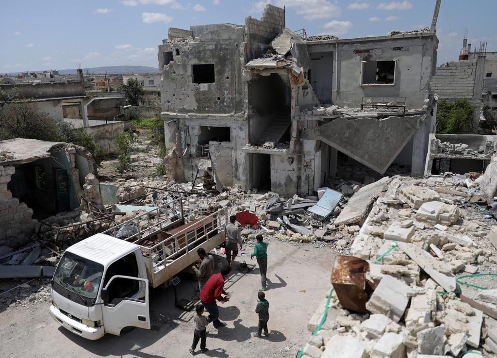 Sifting through rubble as families return to Idlib
