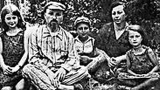 משפחת ביק 1936 מימין לשמאל מירה, ציפה, יענקלה, שלמה, ושרה (אמא של ססיליה)