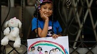 מרפסת מרפסות ילדים מרחבי העולם מציירים נגיף קורונה