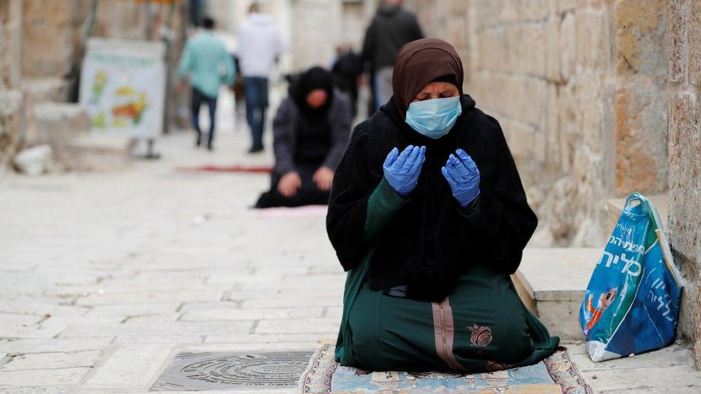 Muslims in Jerusalem's old city praying during Ramadan 