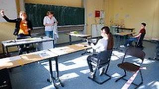 תלמידים מורים בית ספר תיכון פרייהר-ווום-שטיין בון גרמניה קורונה