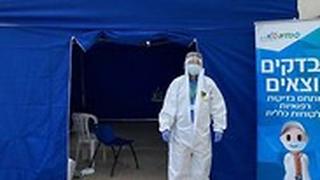 בדיקות קורונה בחורה